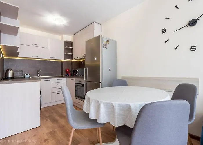 Bright Place Next To Grand Mall Apartment Varna