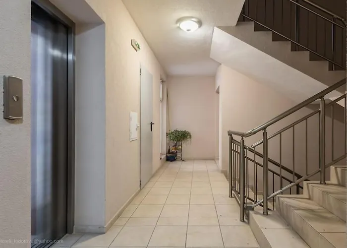 Bright Place Next To Grand Mall Apartment *